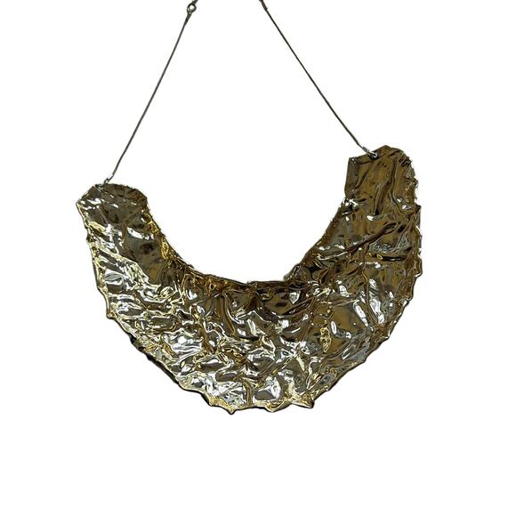 & Other Stories x Shoplifter Hammered Gold Bib Necklace - Picture 4 of 12